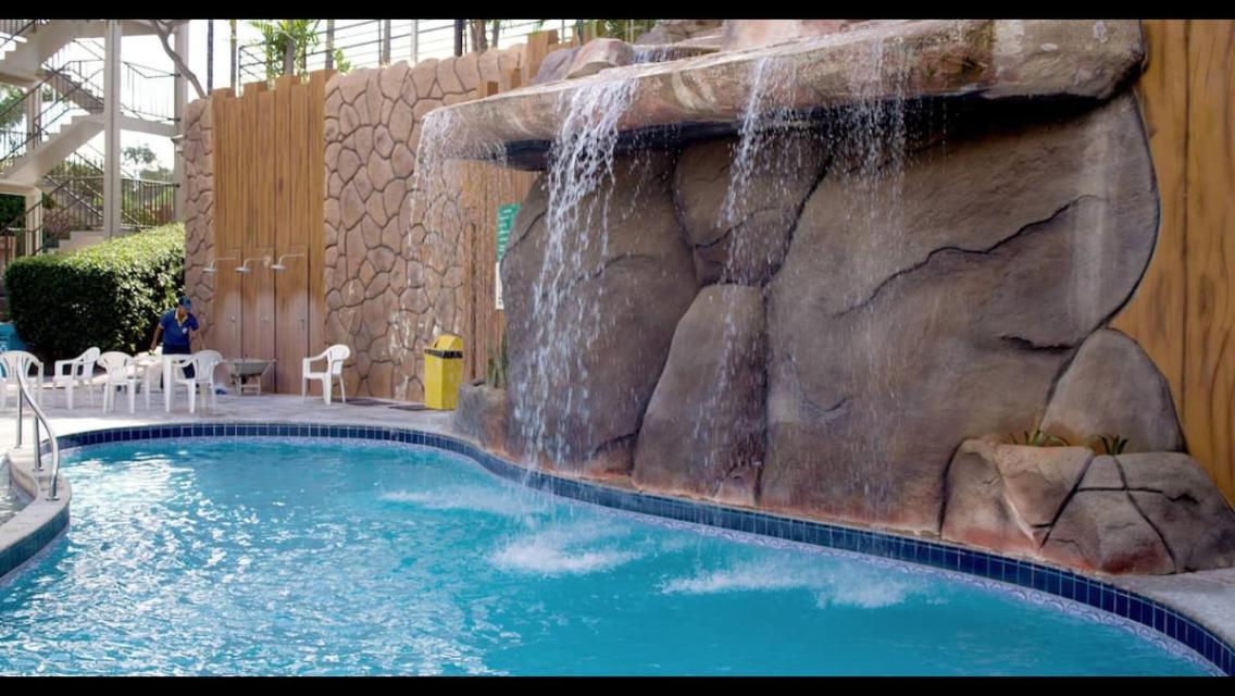 Hotel Golden Dolphin Com Cafe Da Manha! Piscinas 24H Caldas Novas Exteriör bild