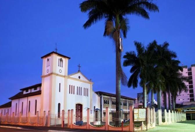 Hotel Golden Dolphin Com Cafe Da Manha! Piscinas 24H Caldas Novas Exteriör bild