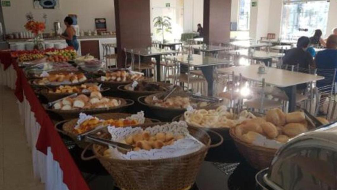 Hotel Golden Dolphin Com Cafe Da Manha! Piscinas 24H Caldas Novas Exteriör bild