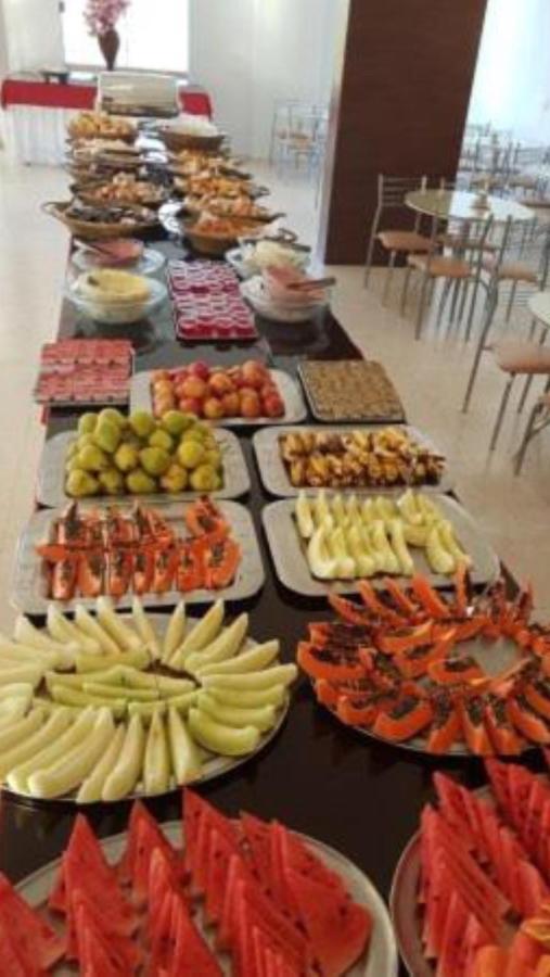 Hotel Golden Dolphin Com Cafe Da Manha! Piscinas 24H Caldas Novas Exteriör bild